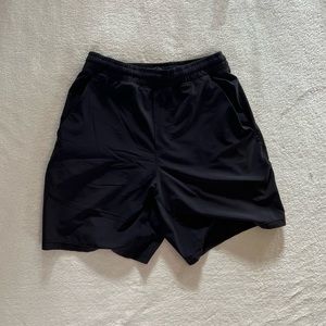 Men’s lululemon 7” shorts w/ liner, pockets, and zip pockets- size small